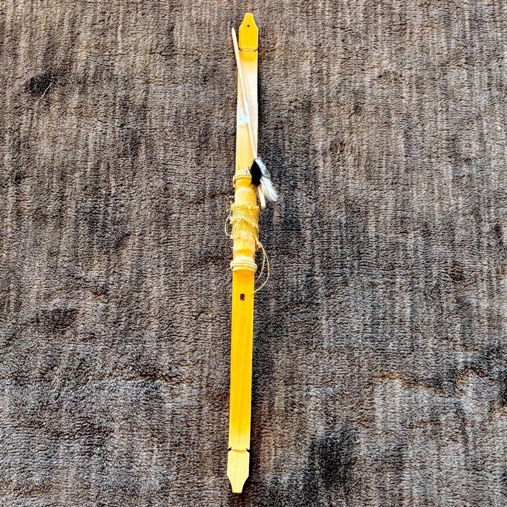 Vintage Native American Kids Bow & Arrow Set w/ Branded Signature